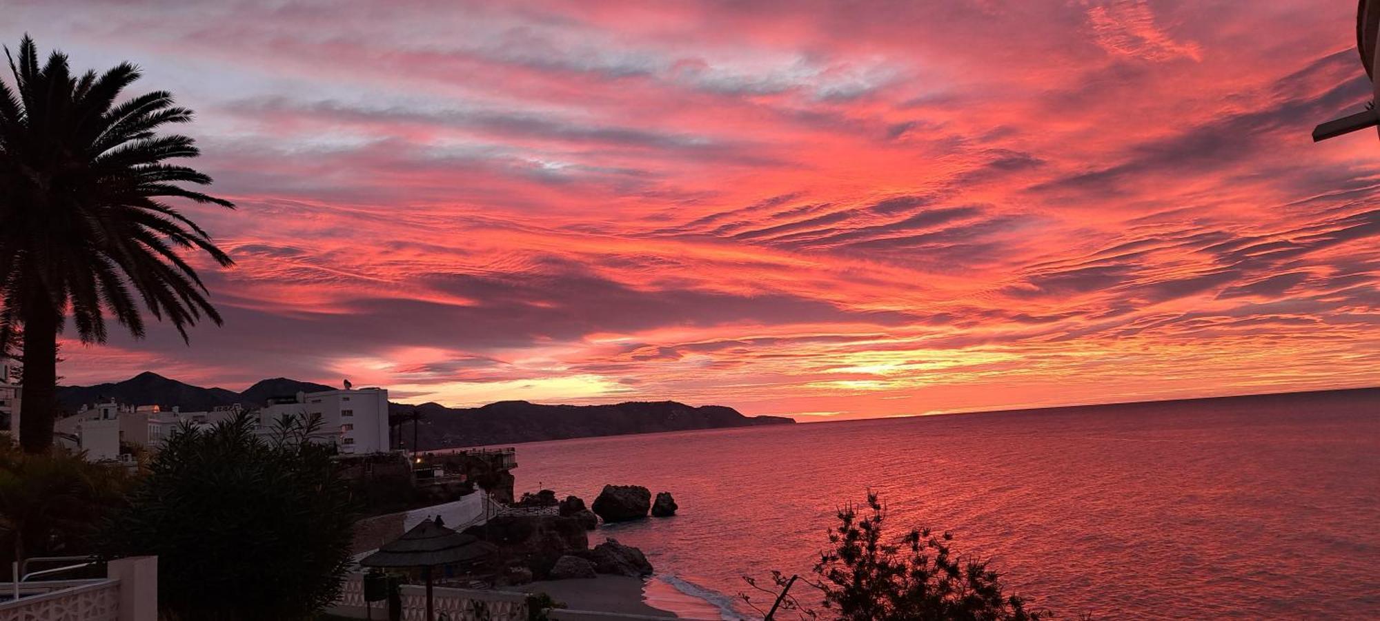 Апартаменты Acapulco Playa Beautiful Seaview Нерха Экстерьер фото